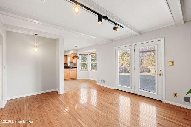 1811 Bainbridge Row Dr, Louisville, KY 40207