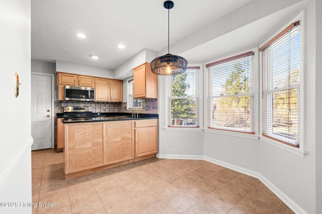 1811 Bainbridge Row Dr, Louisville, KY 40207