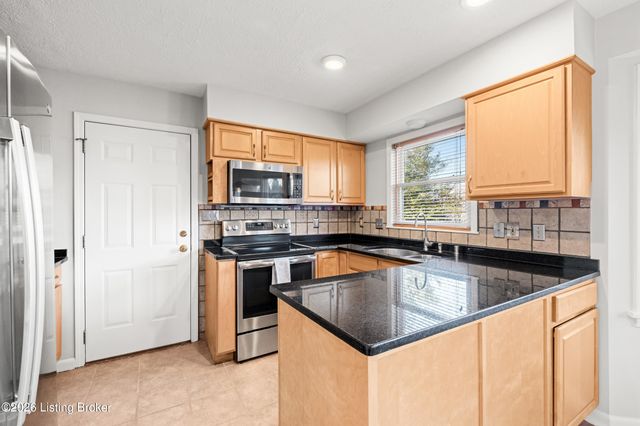 1811 Bainbridge Row Dr, Louisville, KY 40207