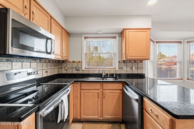 1811 Bainbridge Row Dr, Louisville, KY 40207