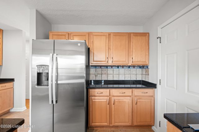 1811 Bainbridge Row Dr, Louisville, KY 40207