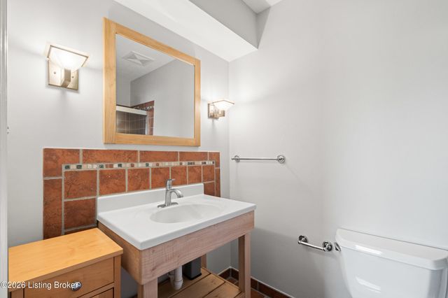 1811 Bainbridge Row Dr, Louisville, KY 40207