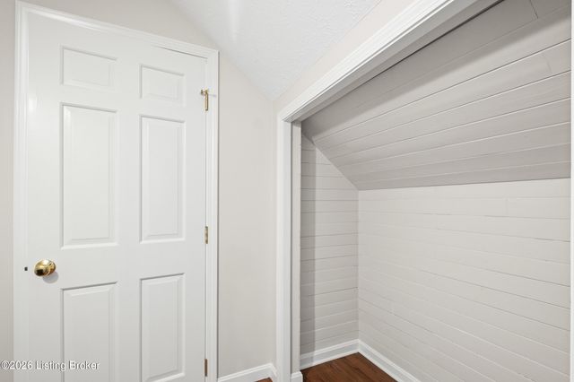 1811 Bainbridge Row Dr, Louisville, KY 40207