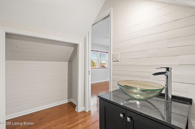 1811 Bainbridge Row Dr, Louisville, KY 40207