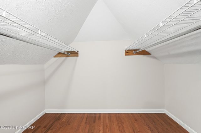 1811 Bainbridge Row Dr, Louisville, KY 40207