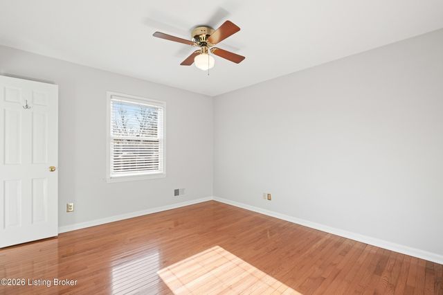 1811 Bainbridge Row Dr, Louisville, KY 40207