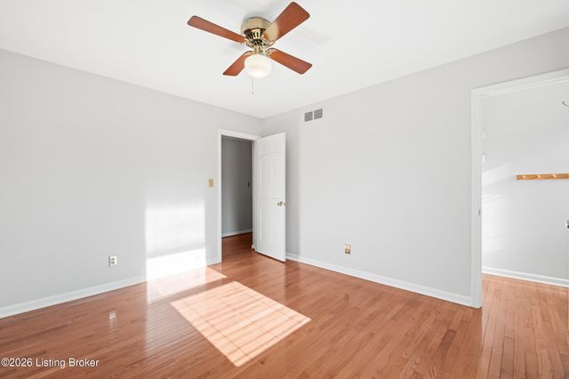 1811 Bainbridge Row Dr, Louisville, KY 40207