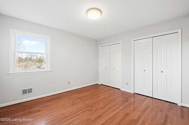 1811 Bainbridge Row Dr, Louisville, KY 40207