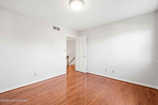 1811 Bainbridge Row Dr, Louisville, KY 40207