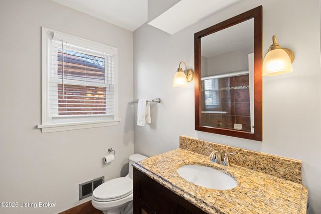 1811 Bainbridge Row Dr, Louisville, KY 40207