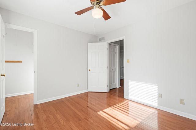 1811 Bainbridge Row Dr, Louisville, KY 40207