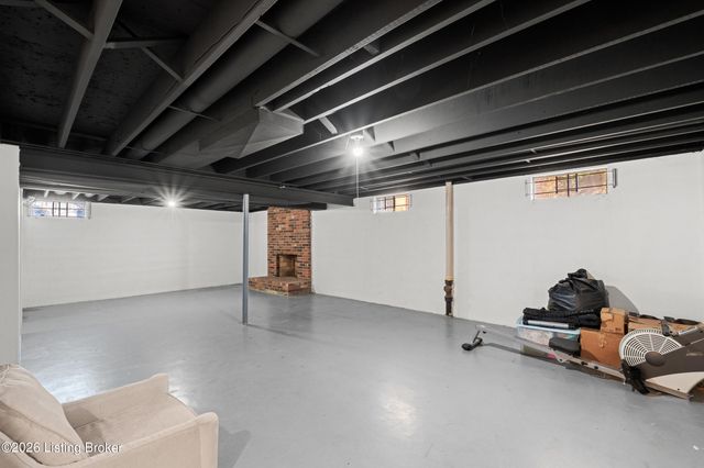 1811 Bainbridge Row Dr, Louisville, KY 40207