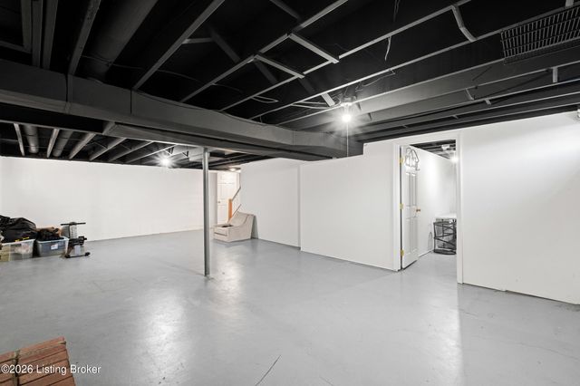 1811 Bainbridge Row Dr, Louisville, KY 40207