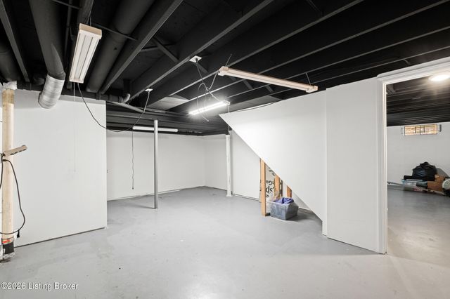 1811 Bainbridge Row Dr, Louisville, KY 40207