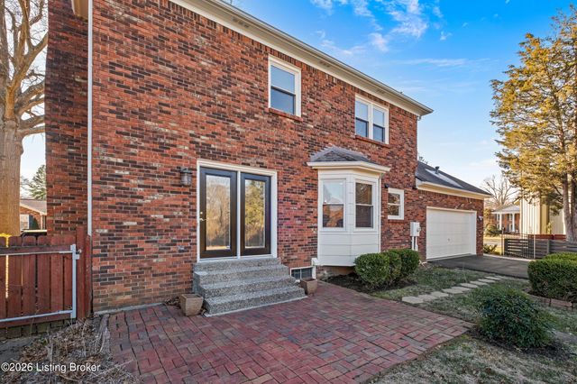 1811 Bainbridge Row Dr, Louisville, KY 40207