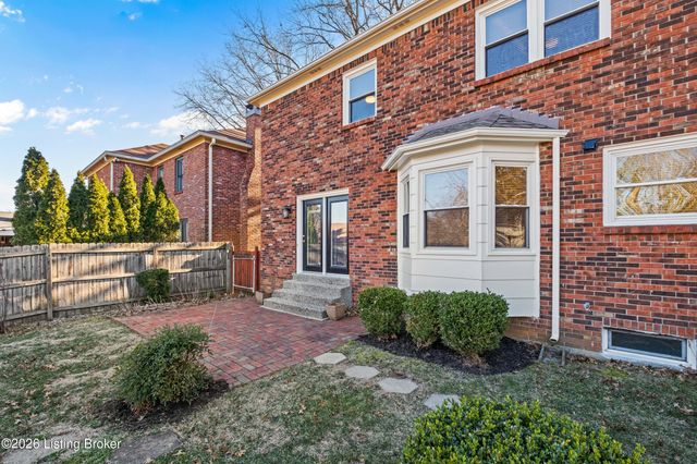 1811 Bainbridge Row Dr, Louisville, KY 40207