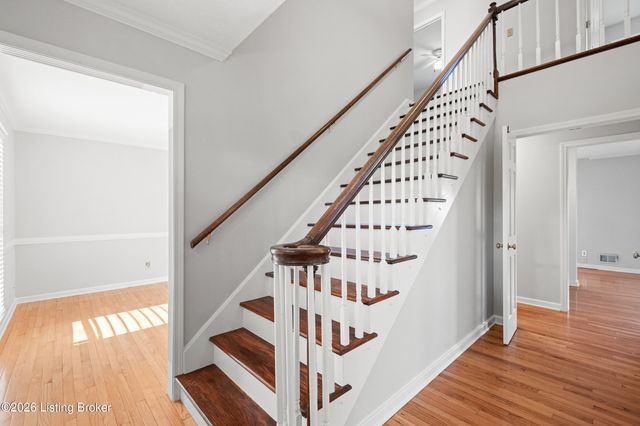 1811 Bainbridge Row Dr, Louisville, KY 40207