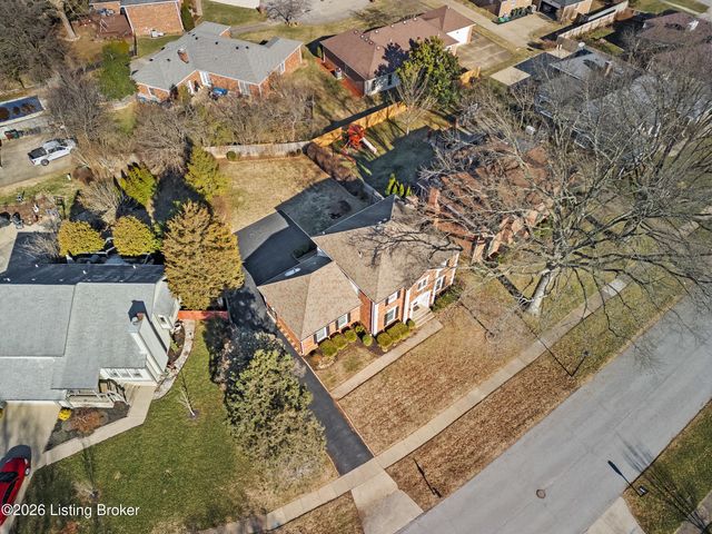 1811 Bainbridge Row Dr, Louisville, KY 40207