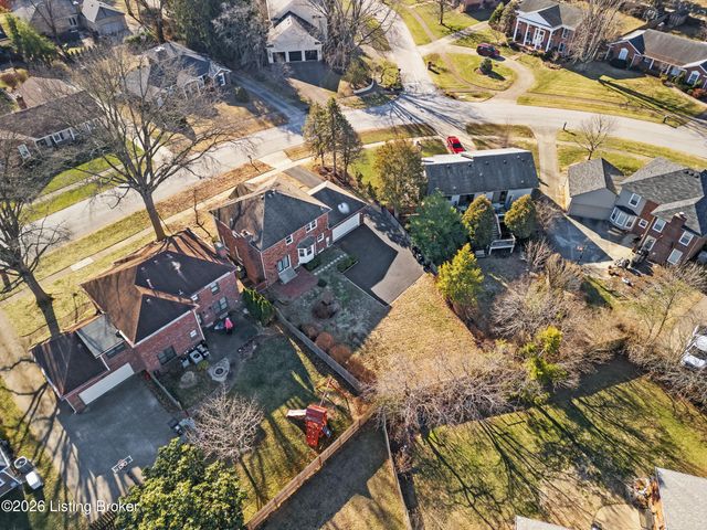 1811 Bainbridge Row Dr, Louisville, KY 40207