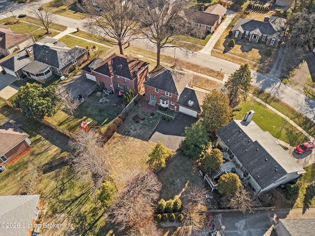 1811 Bainbridge Row Dr, Louisville, KY 40207