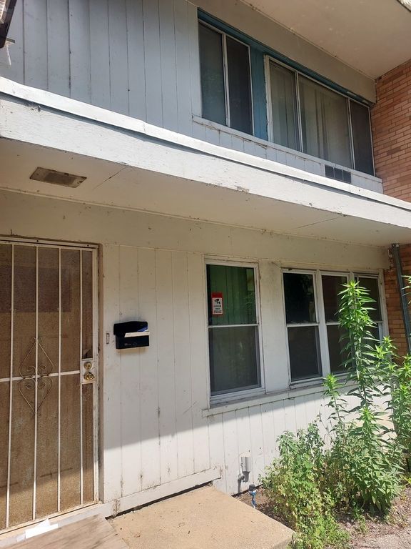 7829 S South Shore Drive G, Chicago, IL 60649