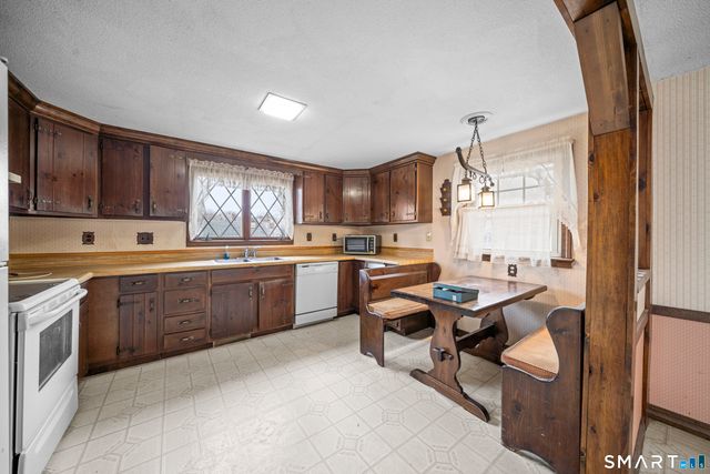 9 Foxcroft Road, Enfield, CT 06082