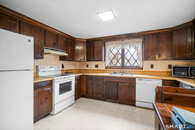 9 Foxcroft Road, Enfield, CT 06082