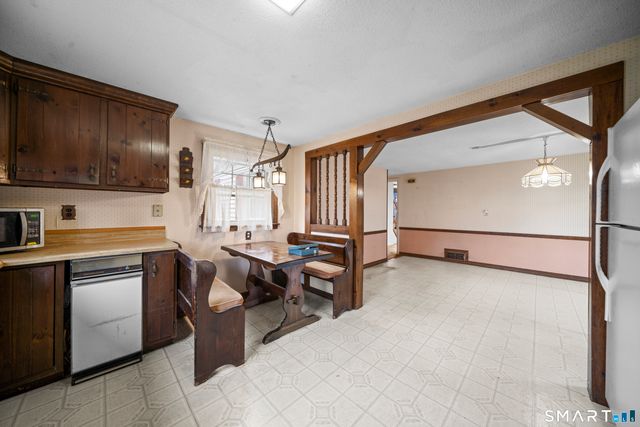 9 Foxcroft Road, Enfield, CT 06082