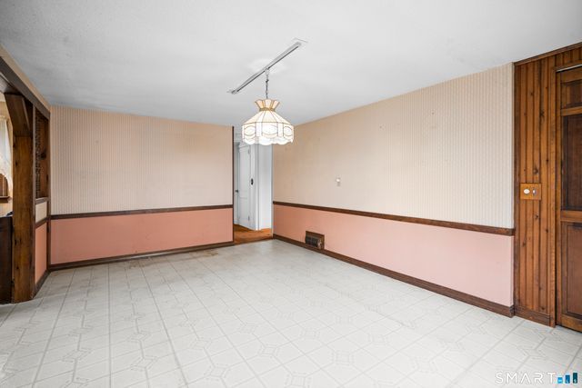 9 Foxcroft Road, Enfield, CT 06082