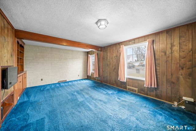 9 Foxcroft Road, Enfield, CT 06082