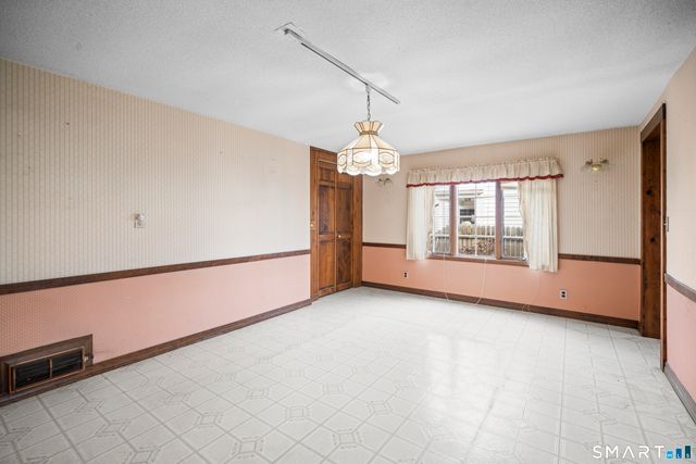 9 Foxcroft Road, Enfield, CT 06082