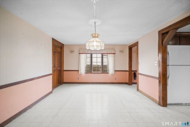 9 Foxcroft Road, Enfield, CT 06082