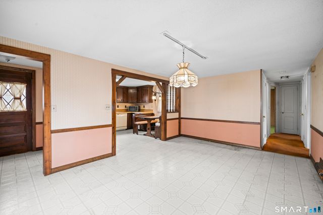 9 Foxcroft Road, Enfield, CT 06082