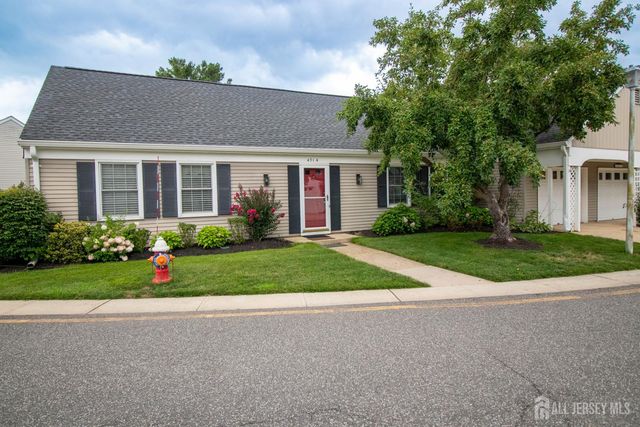 451 Roxbury Lane A, Monroe, NJ 08831