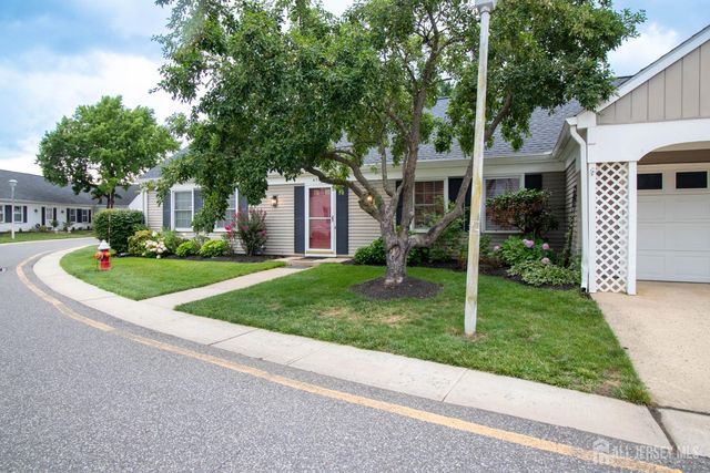 451 Roxbury Lane A, Monroe, NJ 08831