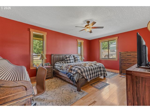 29455 GREGORY Rd, Rainier, OR 97048