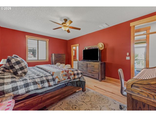 29455 GREGORY Rd, Rainier, OR 97048
