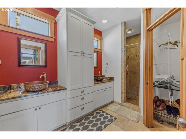 29455 GREGORY Rd, Rainier, OR 97048