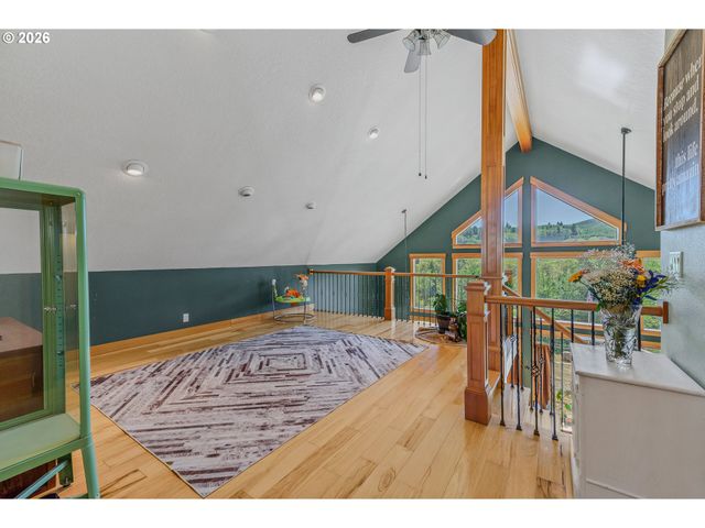 29455 GREGORY Rd, Rainier, OR 97048