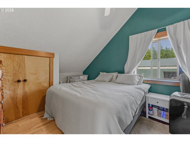 29455 GREGORY Rd, Rainier, OR 97048