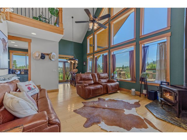 29455 GREGORY Rd, Rainier, OR 97048