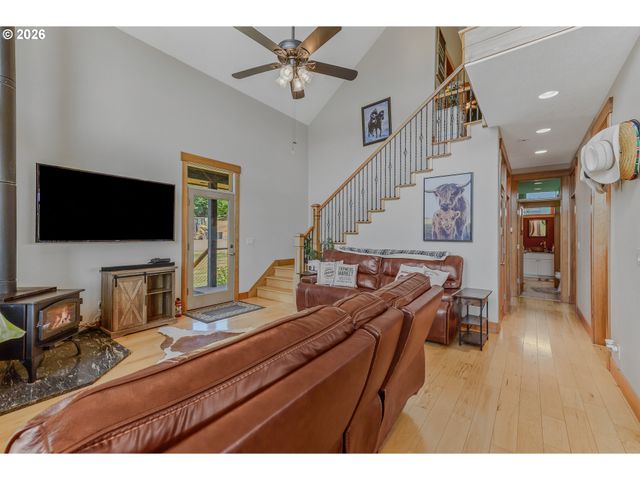 29455 GREGORY Rd, Rainier, OR 97048