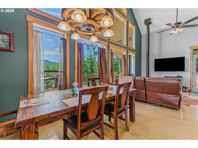 29455 GREGORY Rd, Rainier, OR 97048