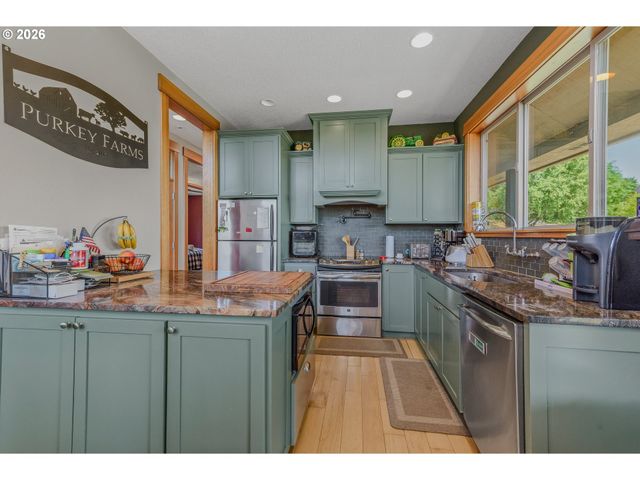 29455 GREGORY Rd, Rainier, OR 97048