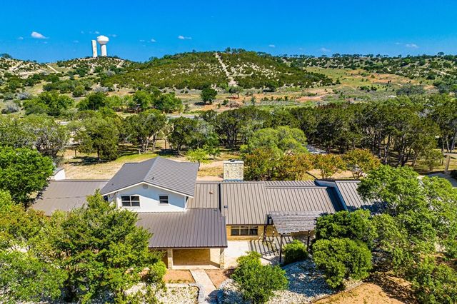 2180 Medina Hwy, Kerrville, TX 78028