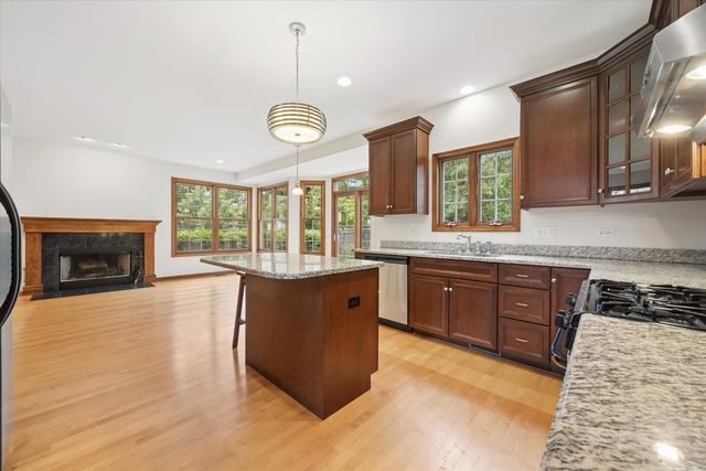 202 W Willow Street, Lombard, IL 60148