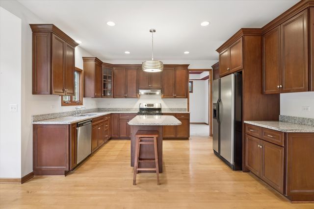 202 W Willow Street, Lombard, IL 60148