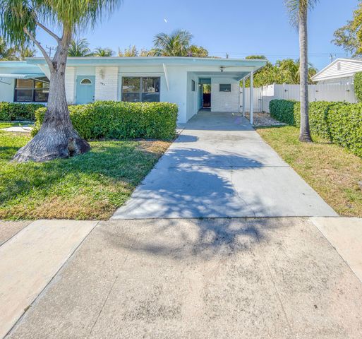 341 Pinewood Street, Lantana, FL 33462