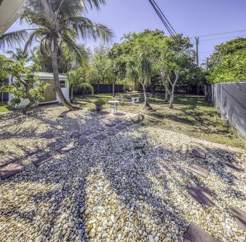 341 Pinewood Street, Lantana, FL 33462