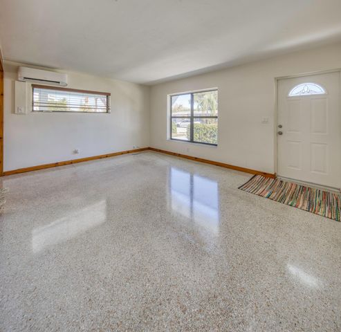 341 Pinewood Street, Lantana, FL 33462